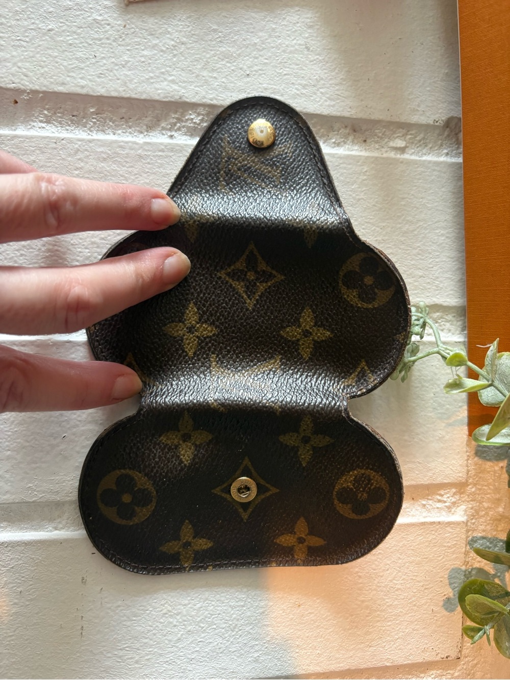 Louis Vuitton Monogram Key Case - Picture 6 of 9